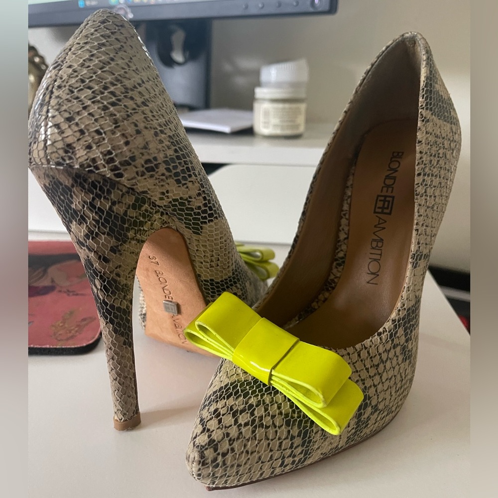 Blonde Ambition snake print line green bow sky high heels!